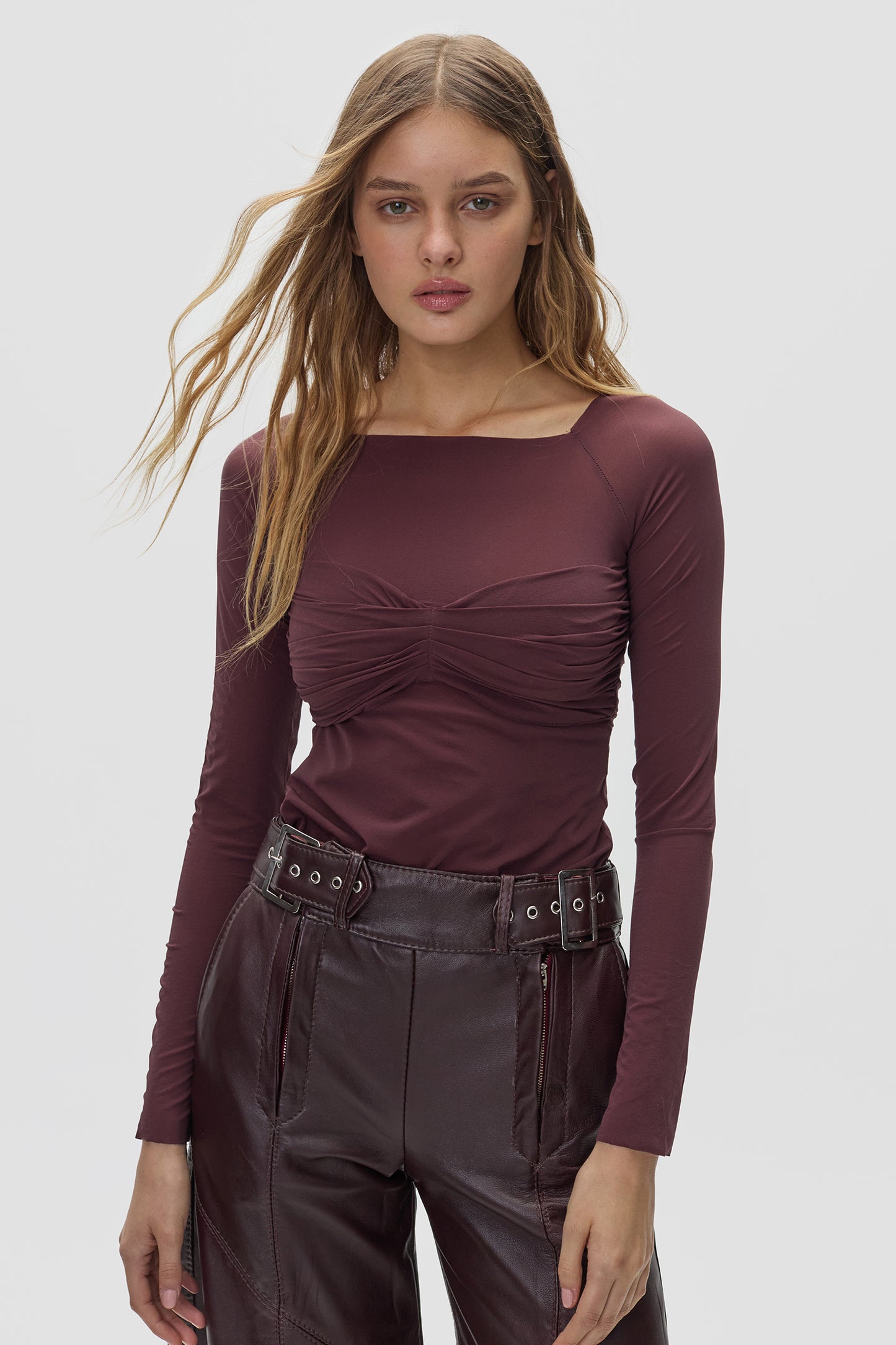 Top Fiona Borgoña