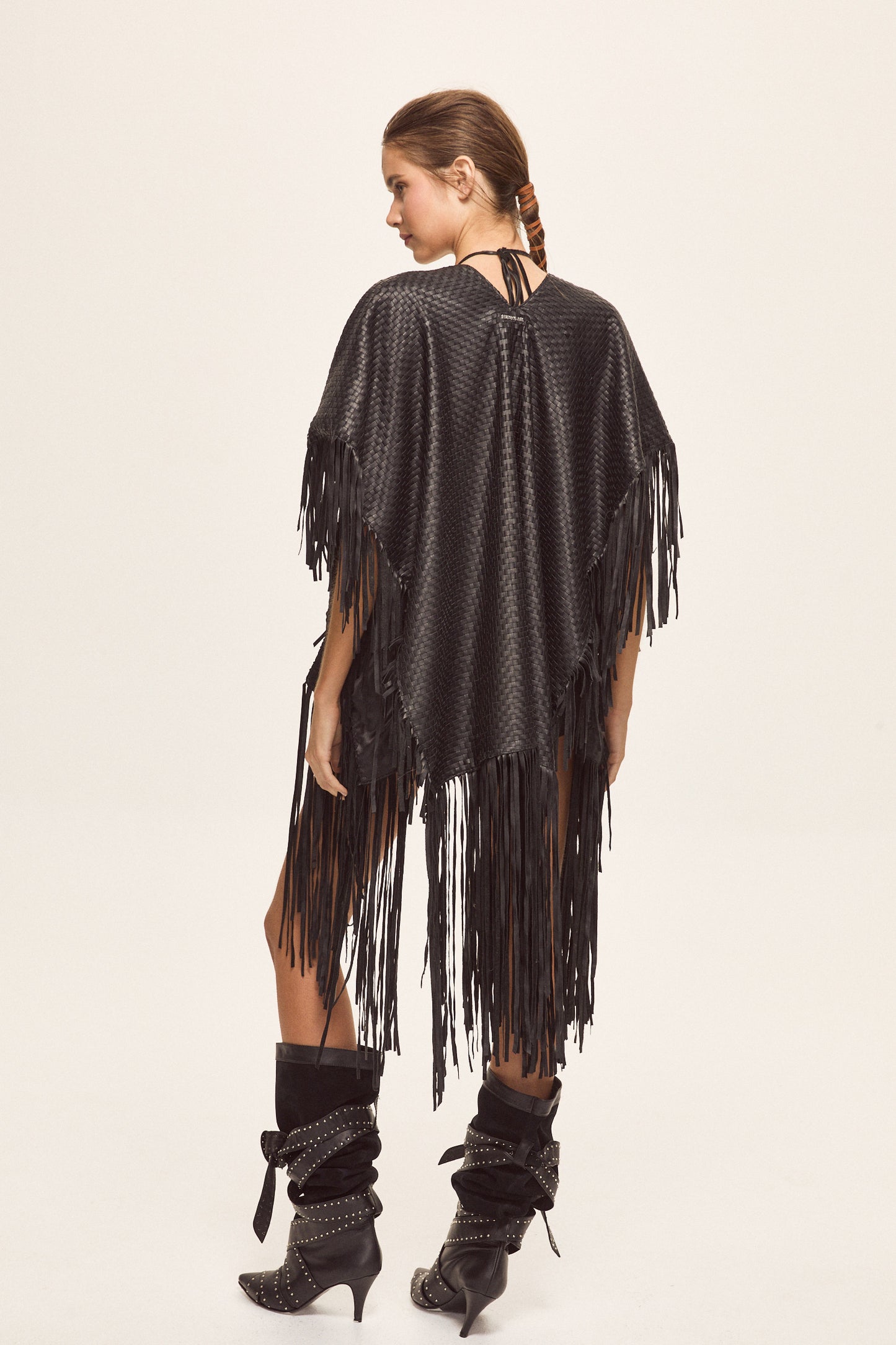 Poncho Inuth Negro (PRE ORDER)