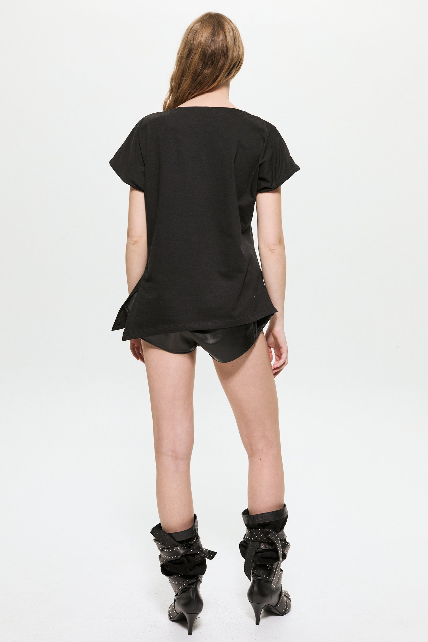 Remera Chaldi Negro